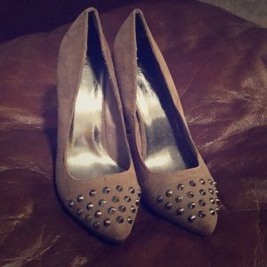 Brown studded pumps